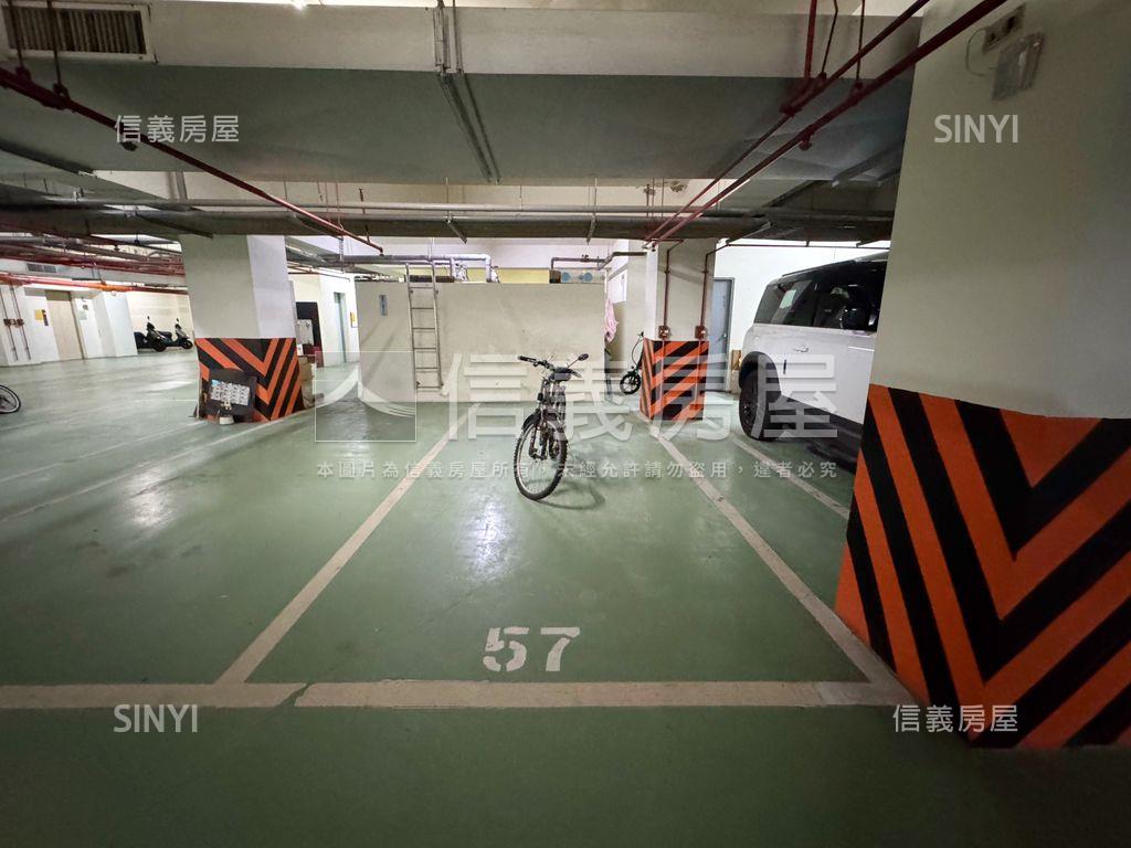 世界之窗稀有海景三房車位房屋室內格局與周邊環境