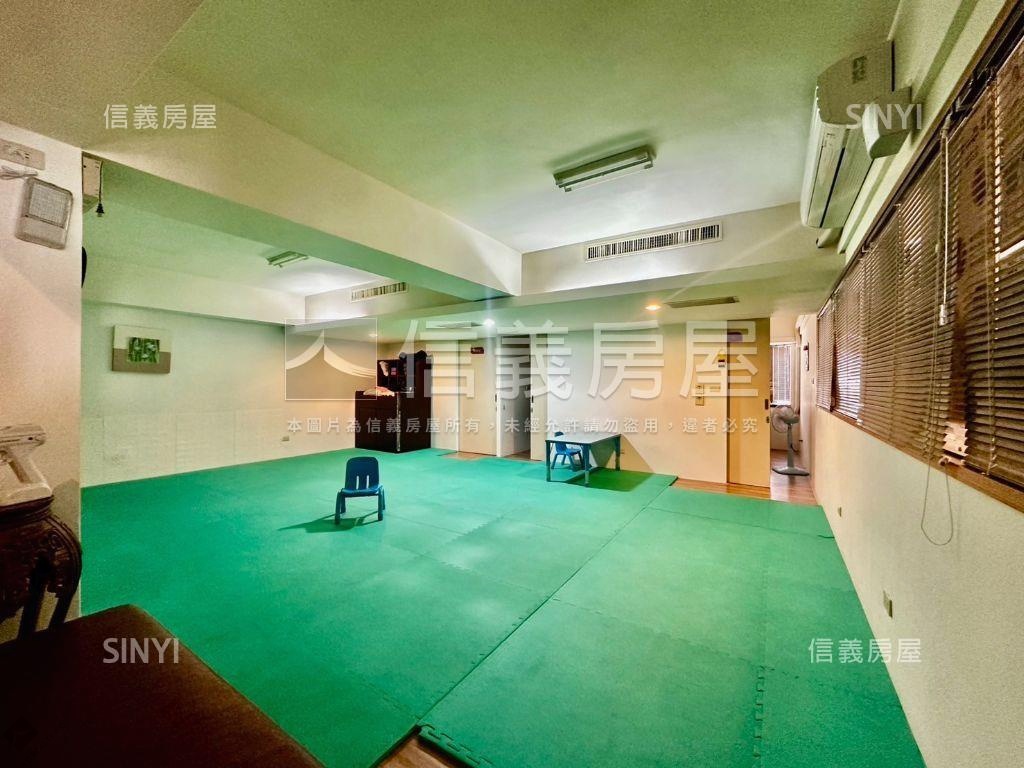 明倫路夜市旁角窗金店房屋室內格局與周邊環境