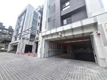 西區近園道邊間三房平車