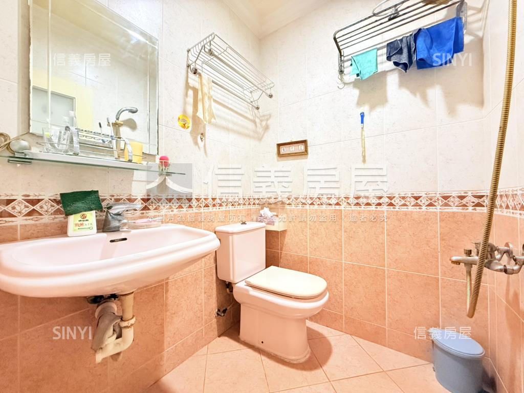 文化中心車庫透天房屋室內格局與周邊環境