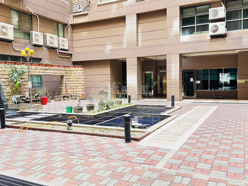 寶佳桂冠外棟角間８樓房屋室內格局與周邊環境