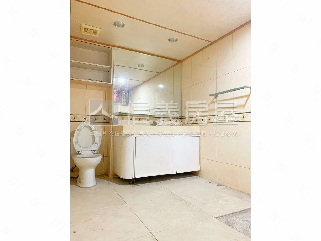 屋主誠意出售電梯２房房屋室內格局與周邊環境