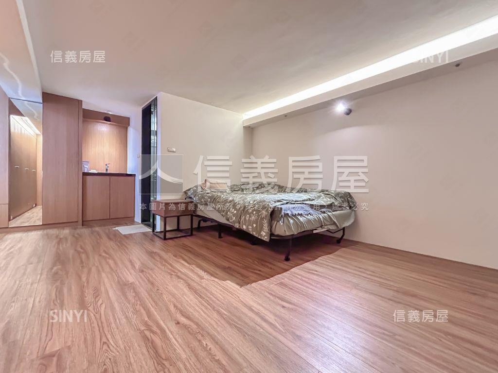 俯瞰信義高樓邊間房屋室內格局與周邊環境