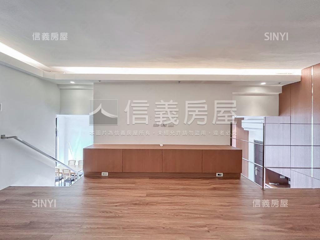 俯瞰信義高樓邊間房屋室內格局與周邊環境