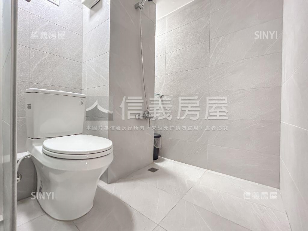 俯瞰信義高樓邊間房屋室內格局與周邊環境