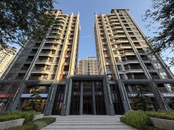 青埔★鴻築馥麗面寬金店面