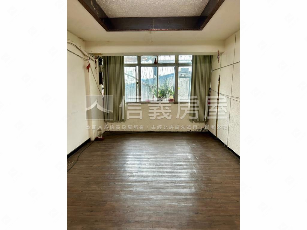 稀有公寓三房還有坡平車位房屋室內格局與周邊環境