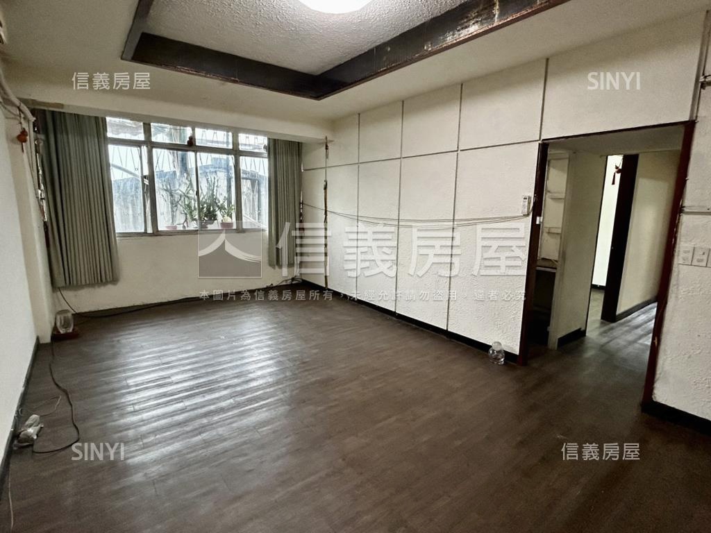 稀有公寓三房還有坡平車位房屋室內格局與周邊環境