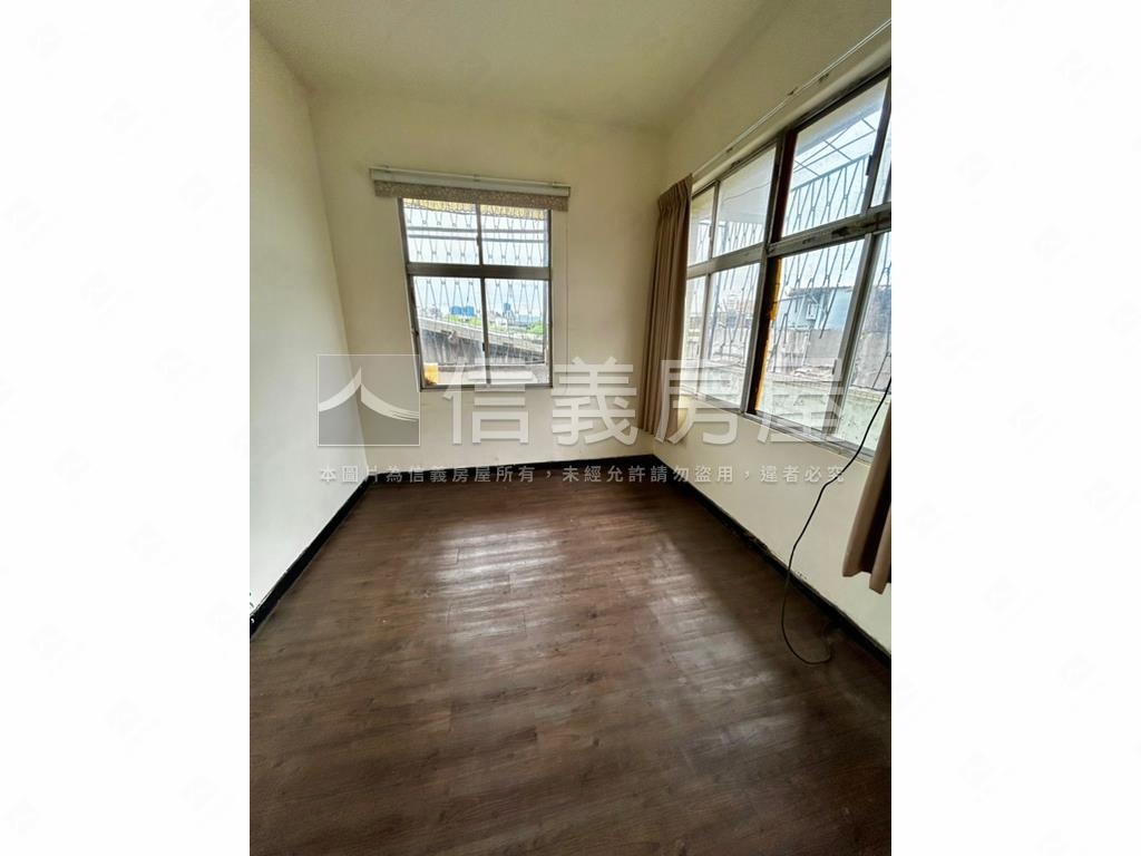 稀有公寓三房還有坡平車位房屋室內格局與周邊環境