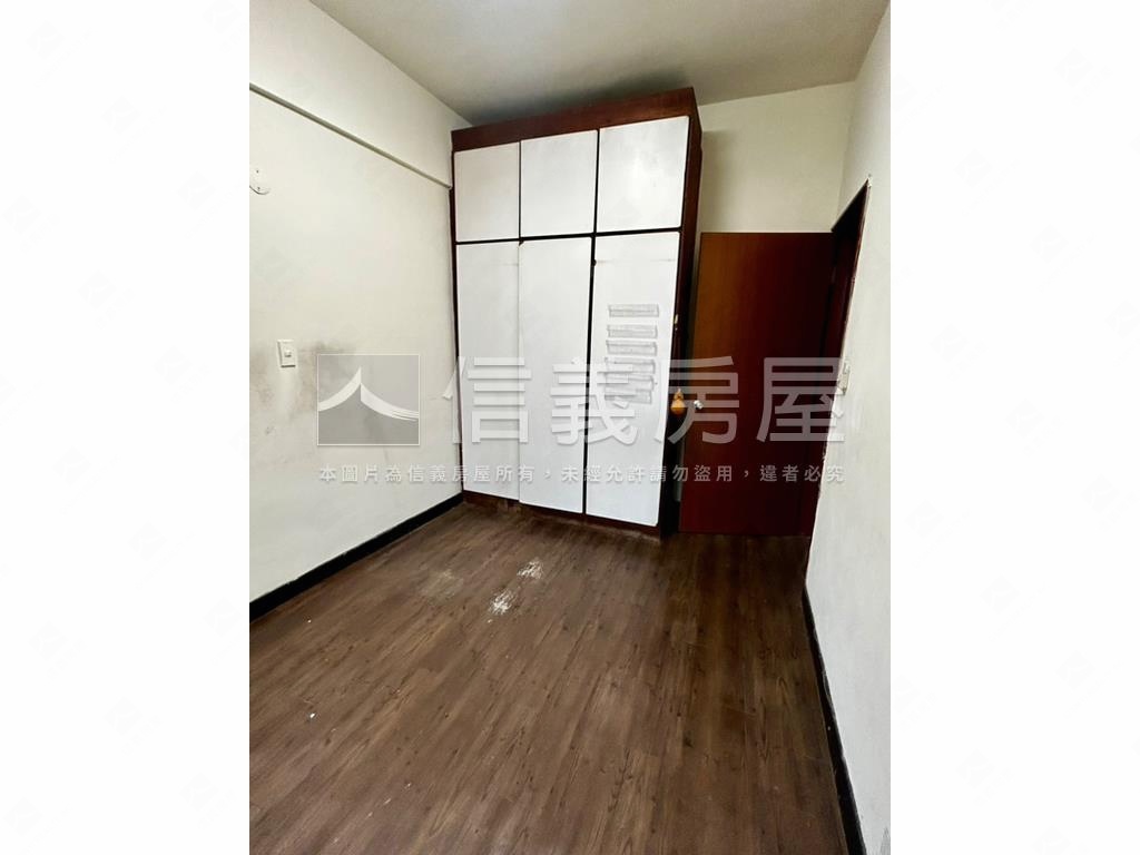 稀有公寓三房還有坡平車位房屋室內格局與周邊環境