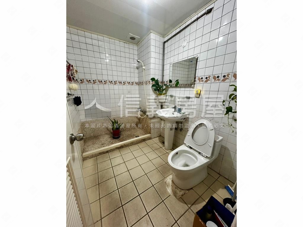 稀有公寓三房還有坡平車位房屋室內格局與周邊環境