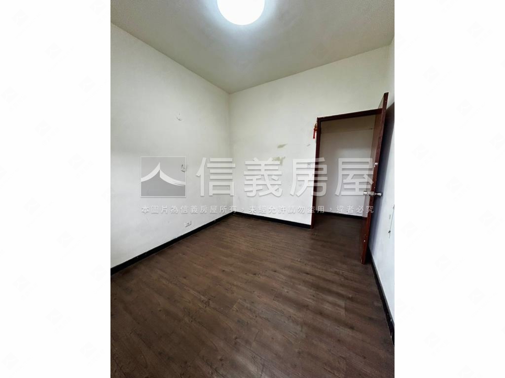 稀有公寓三房還有坡平車位房屋室內格局與周邊環境