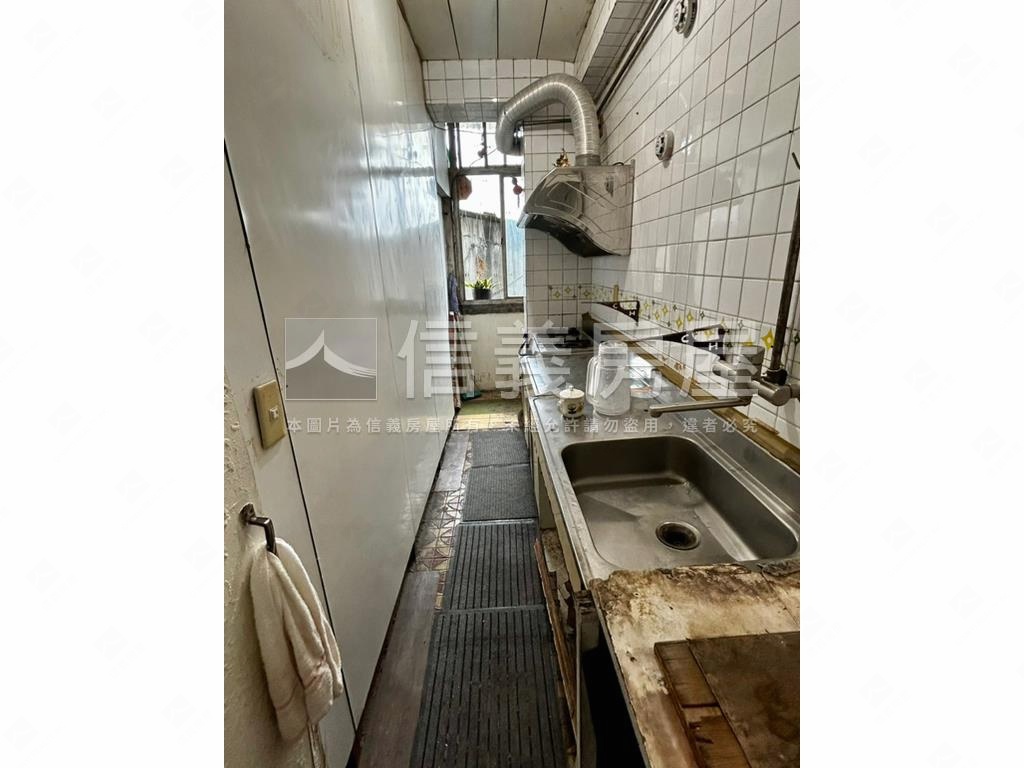 稀有公寓三房還有坡平車位房屋室內格局與周邊環境