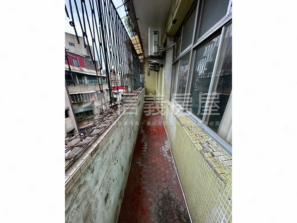 稀有公寓三房還有坡平車位房屋室內格局與周邊環境