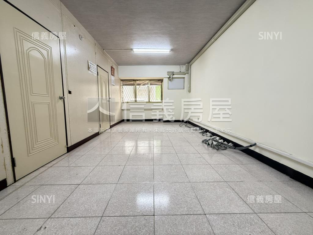 近輕軌校園首排賺錢金店房屋室內格局與周邊環境