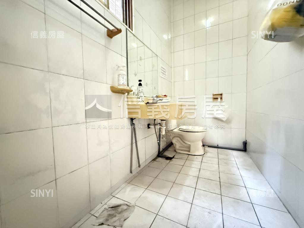 近輕軌校園首排賺錢金店房屋室內格局與周邊環境