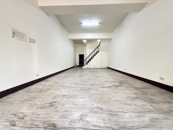 近輕軌校園首排賺錢金店