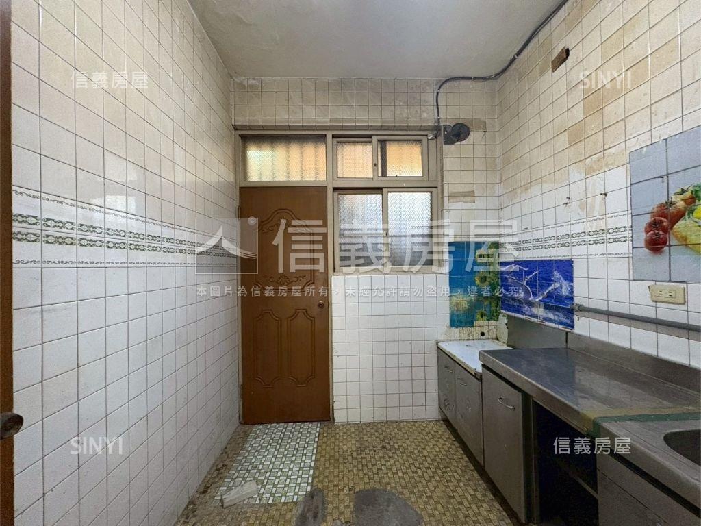 麟光捷運●雙門面住店皆可房屋室內格局與周邊環境