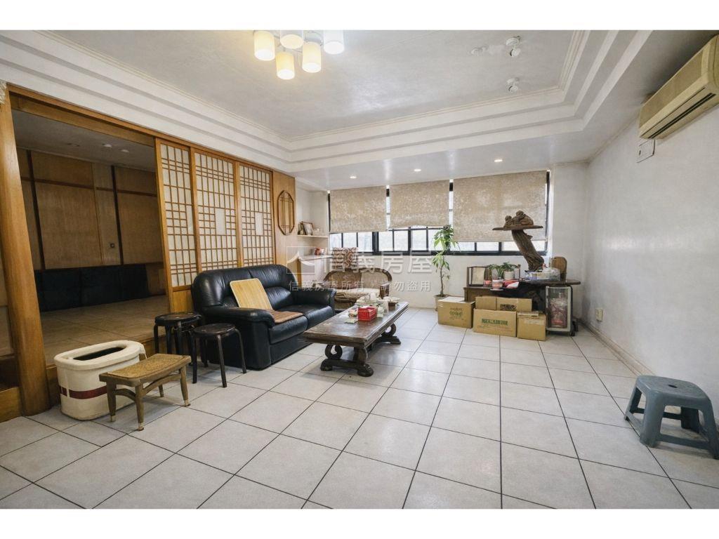 區公所電梯四房美廈房屋室內格局與周邊環境