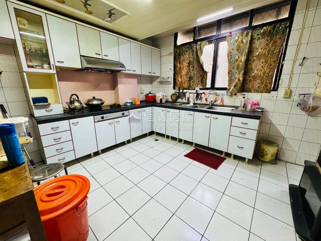 區公所電梯四房美廈房屋室內格局與周邊環境