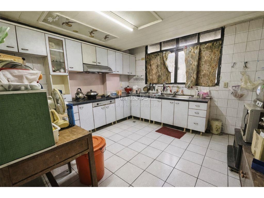 區公所電梯四房美廈房屋室內格局與周邊環境