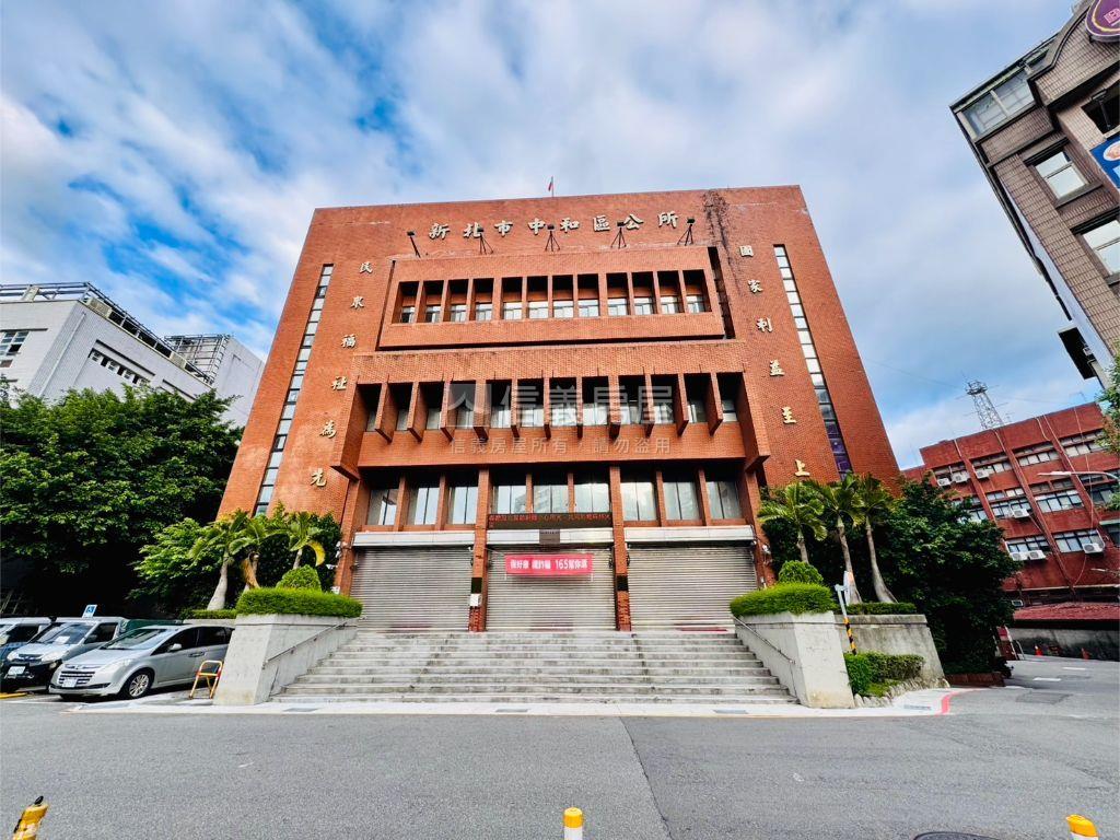 區公所電梯四房美廈房屋室內格局與周邊環境