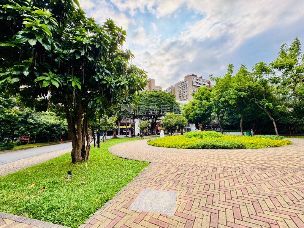區公所電梯四房美廈房屋室內格局與周邊環境