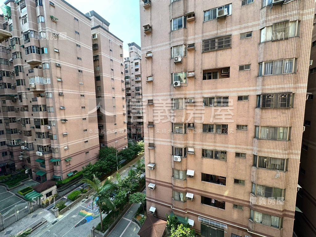 冠綸台北電梯三房房屋室內格局與周邊環境