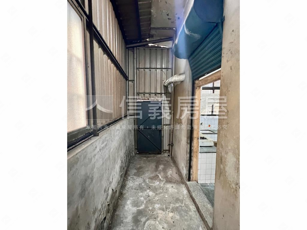 梓官信義路透天住商兩用房屋室內格局與周邊環境