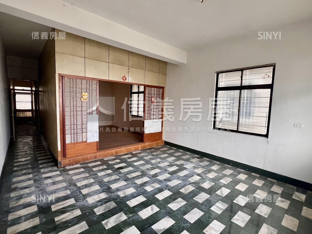 梓官信義路透天住商兩用房屋室內格局與周邊環境