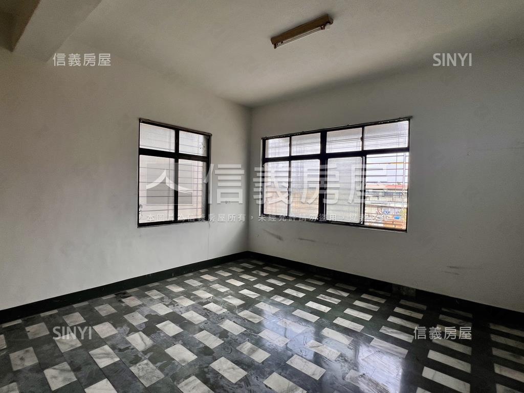梓官信義路透天住商兩用房屋室內格局與周邊環境