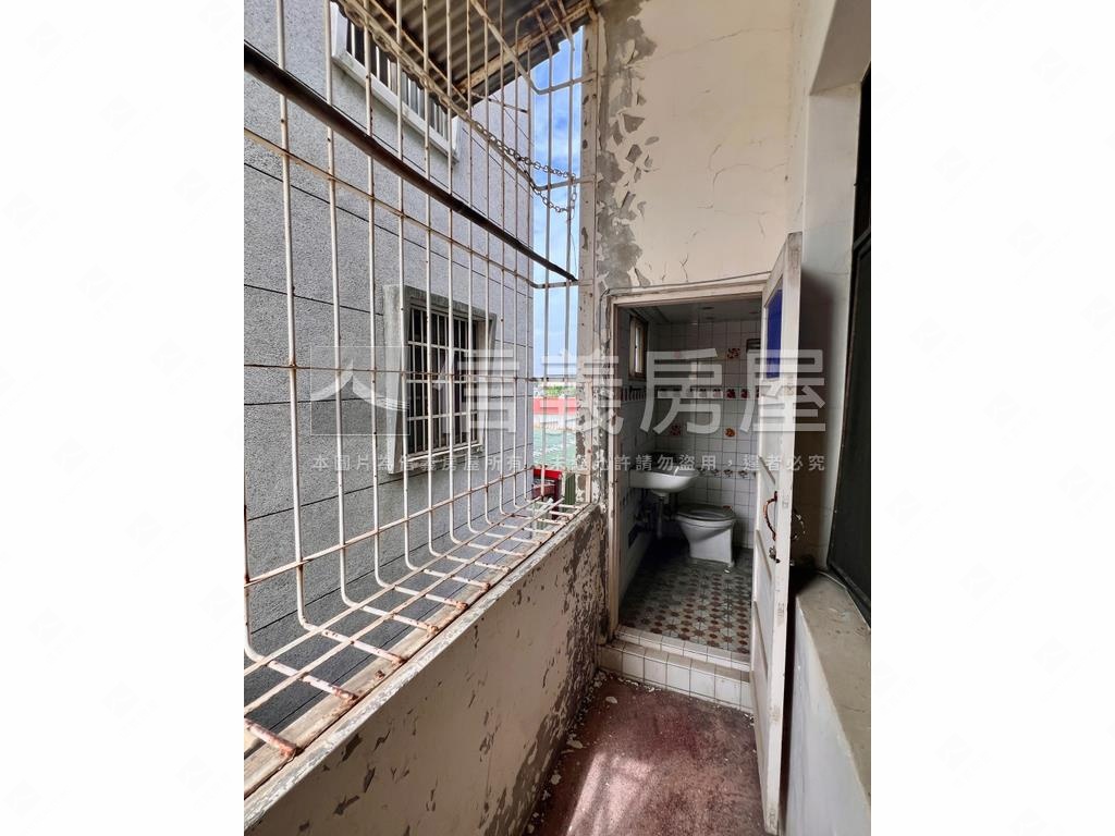 梓官信義路透天住商兩用房屋室內格局與周邊環境