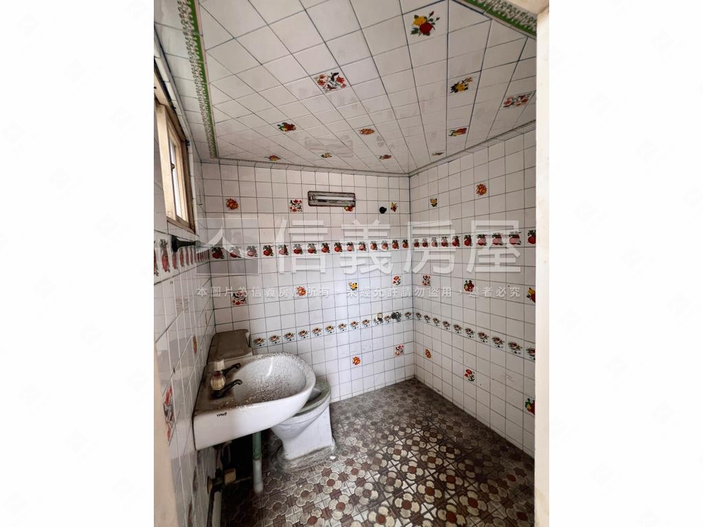 梓官信義路透天住商兩用房屋室內格局與周邊環境