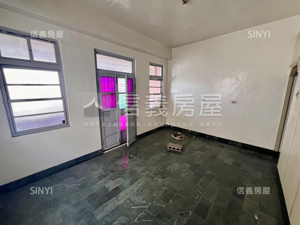 梓官信義路透天住商兩用房屋室內格局與周邊環境