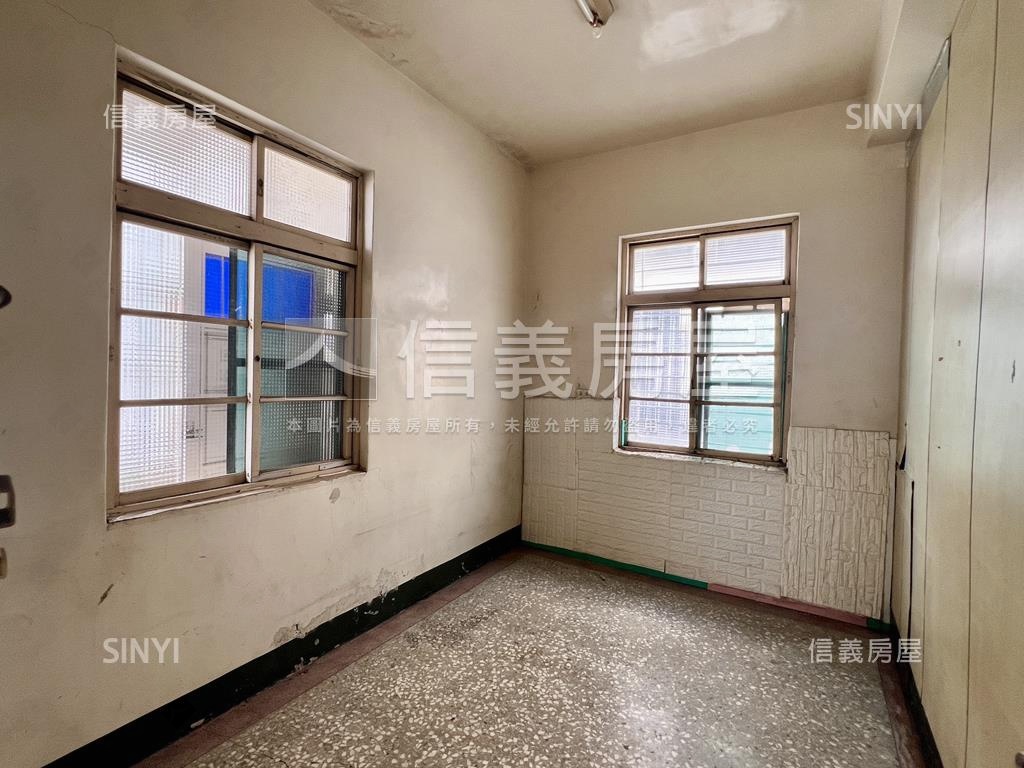 梓官信義路透天住商兩用房屋室內格局與周邊環境