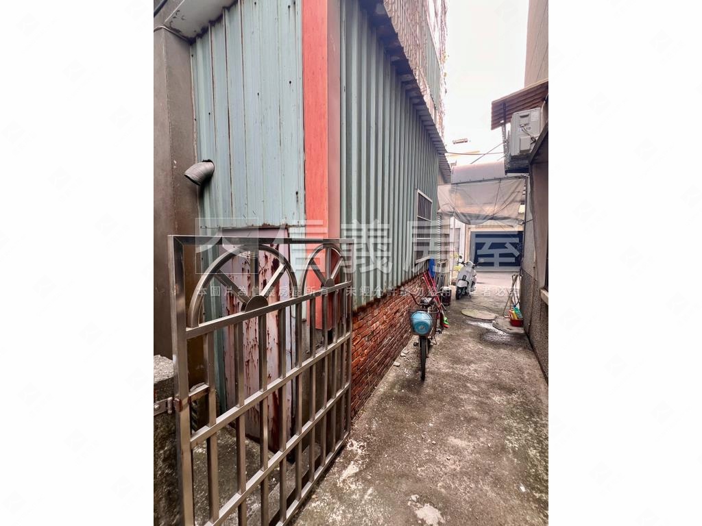 梓官信義路透天住商兩用房屋室內格局與周邊環境