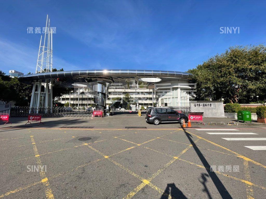 大面寬金透店●一中街商圈房屋室內格局與周邊環境