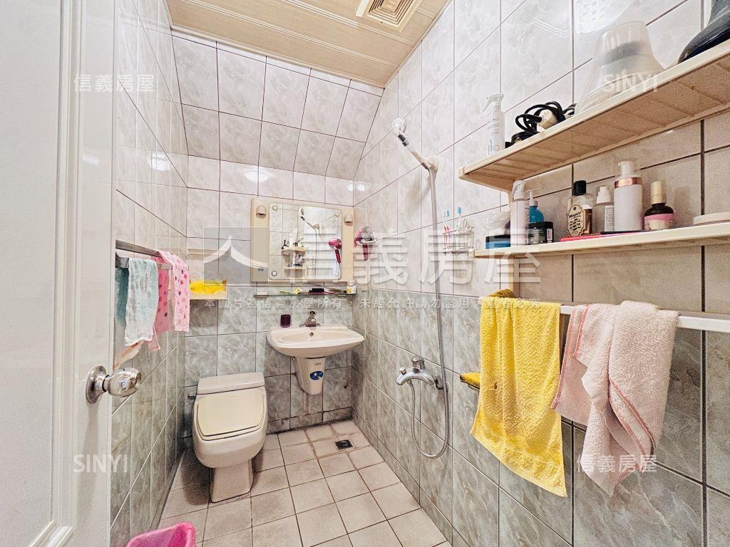 大竹夜市旁中華街透天房屋室內格局與周邊環境