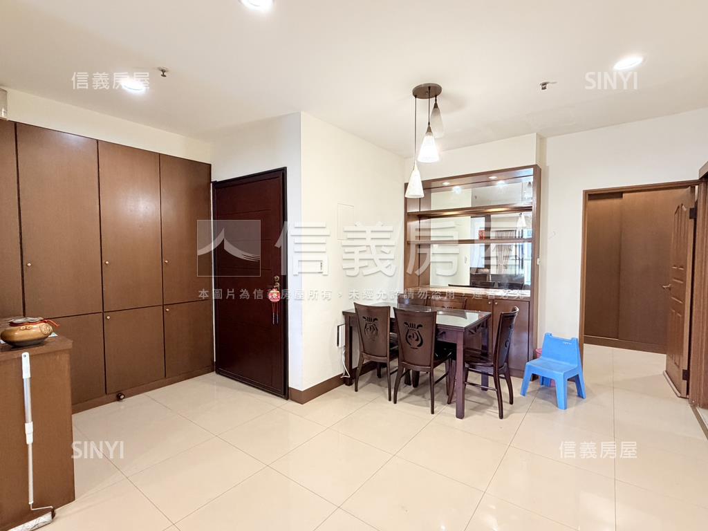 巨蛋‧博愛首排三房平車房屋室內格局與周邊環境