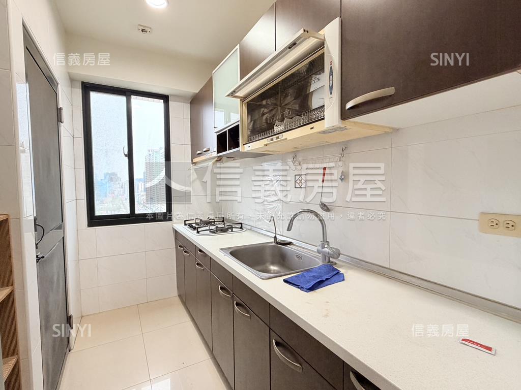 巨蛋‧博愛首排三房平車房屋室內格局與周邊環境