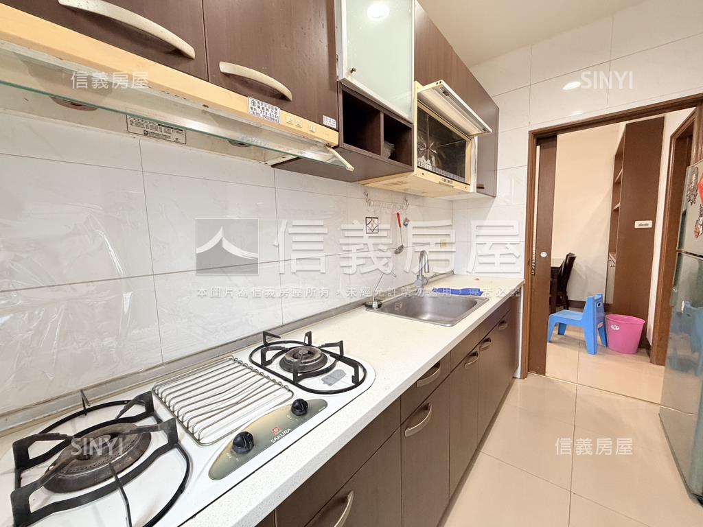 巨蛋‧博愛首排三房平車房屋室內格局與周邊環境