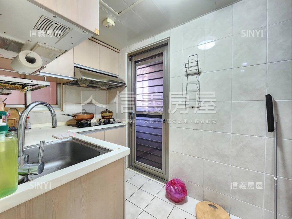 皇翔峇里島南區三房車位房屋室內格局與周邊環境