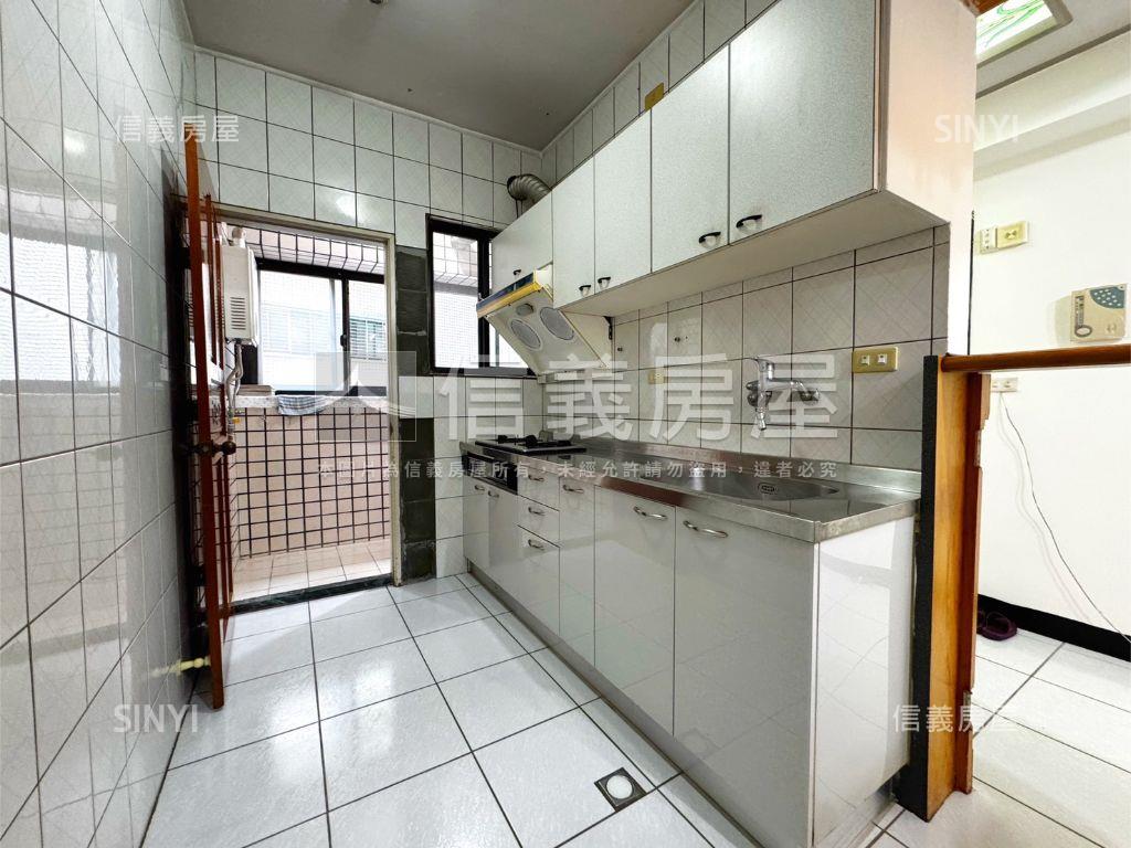 裕民路２房帶平面車位房屋室內格局與周邊環境