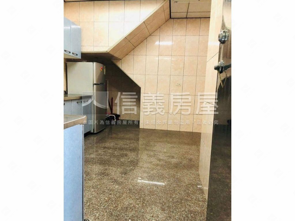 正黎明路臨路透店房屋室內格局與周邊環境