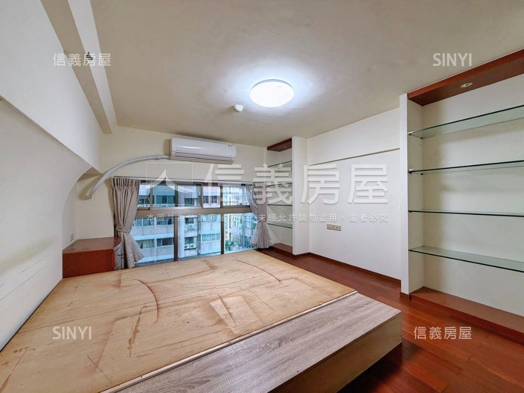 新年快樂。精緻美屋房屋室內格局與周邊環境