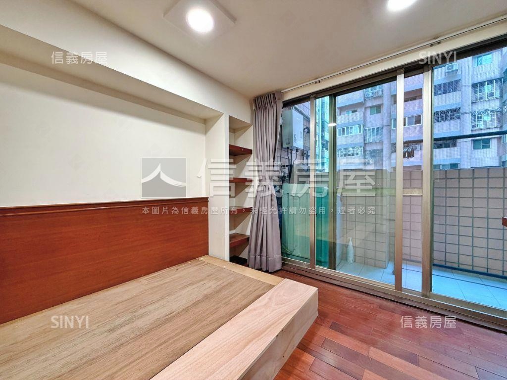 新年快樂。精緻美屋房屋室內格局與周邊環境