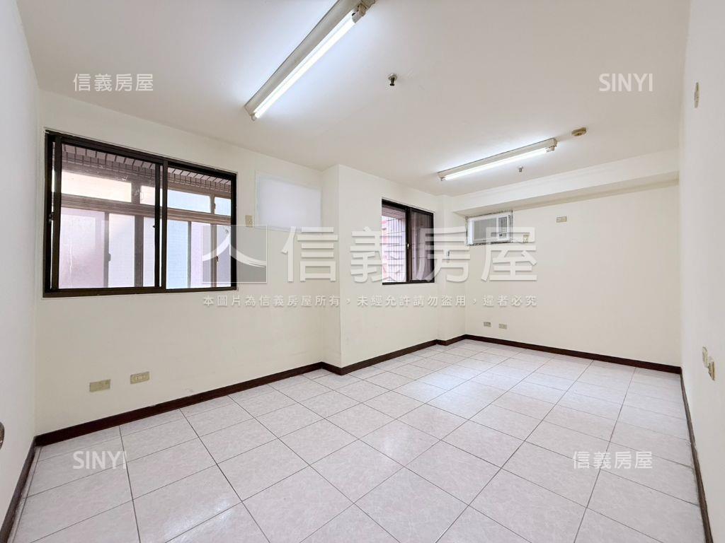 河堤成家三房車位房屋室內格局與周邊環境