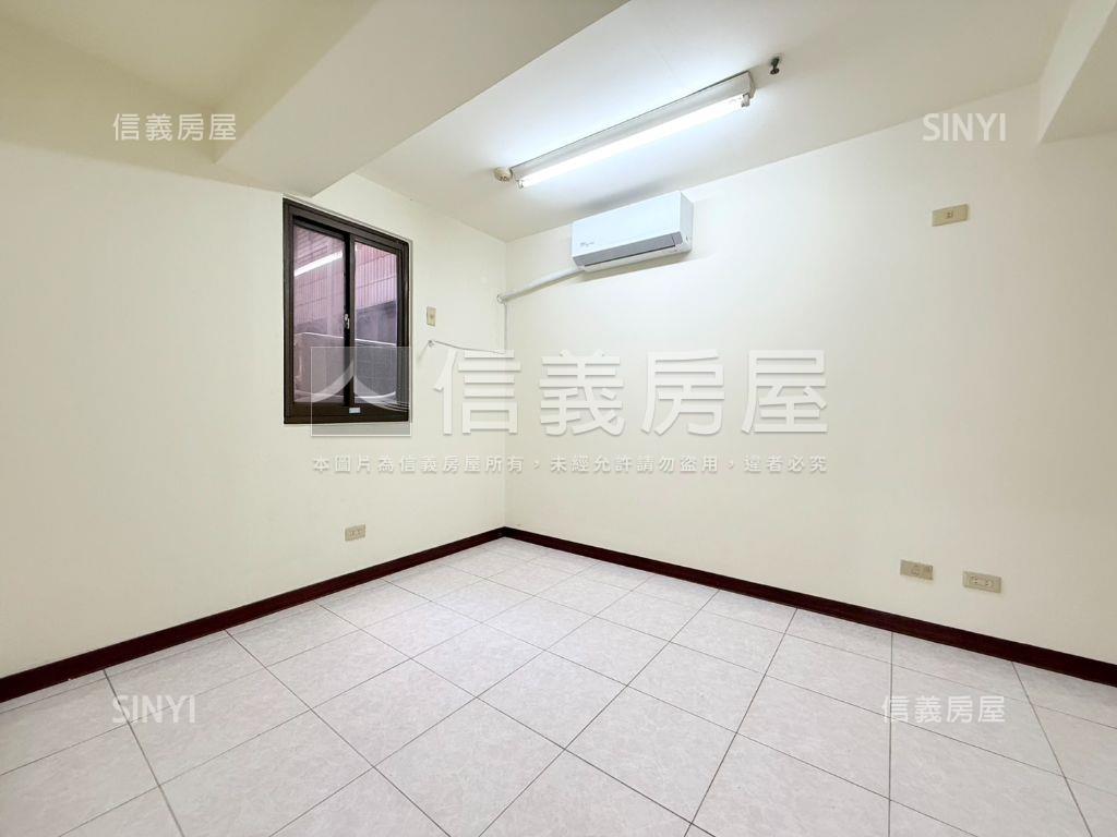 河堤成家三房車位房屋室內格局與周邊環境