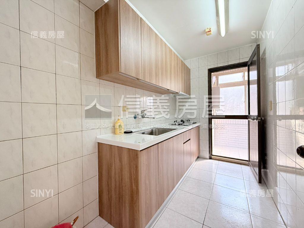 河堤成家三房車位房屋室內格局與周邊環境