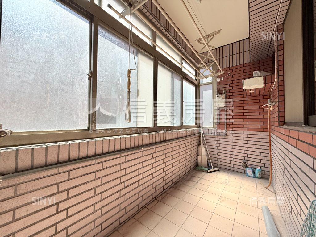 河堤成家三房車位房屋室內格局與周邊環境